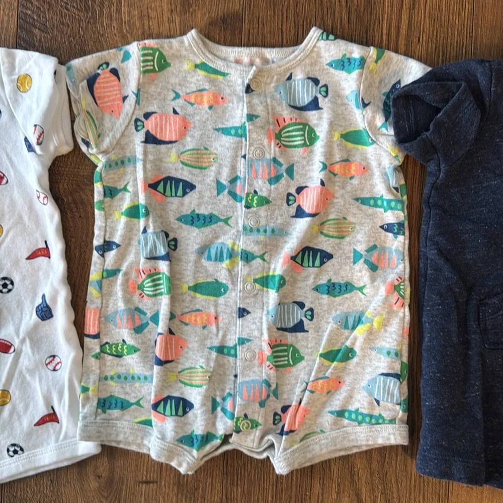 Bundle of 4 Carter’s baby boy rompers, size 6 months